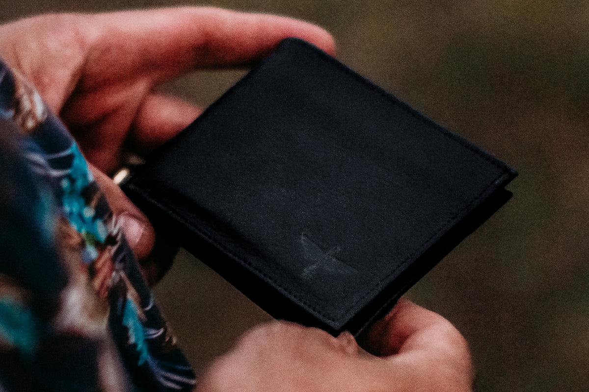Man holding Classic Wallet in Black leather