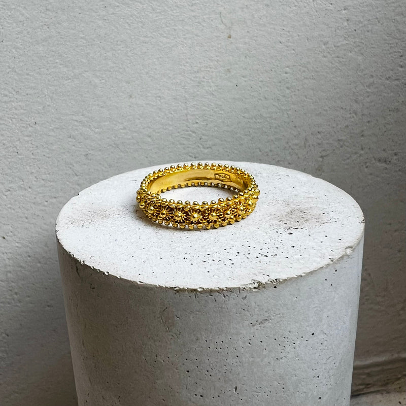 Un Amore Ring by Solo Oro