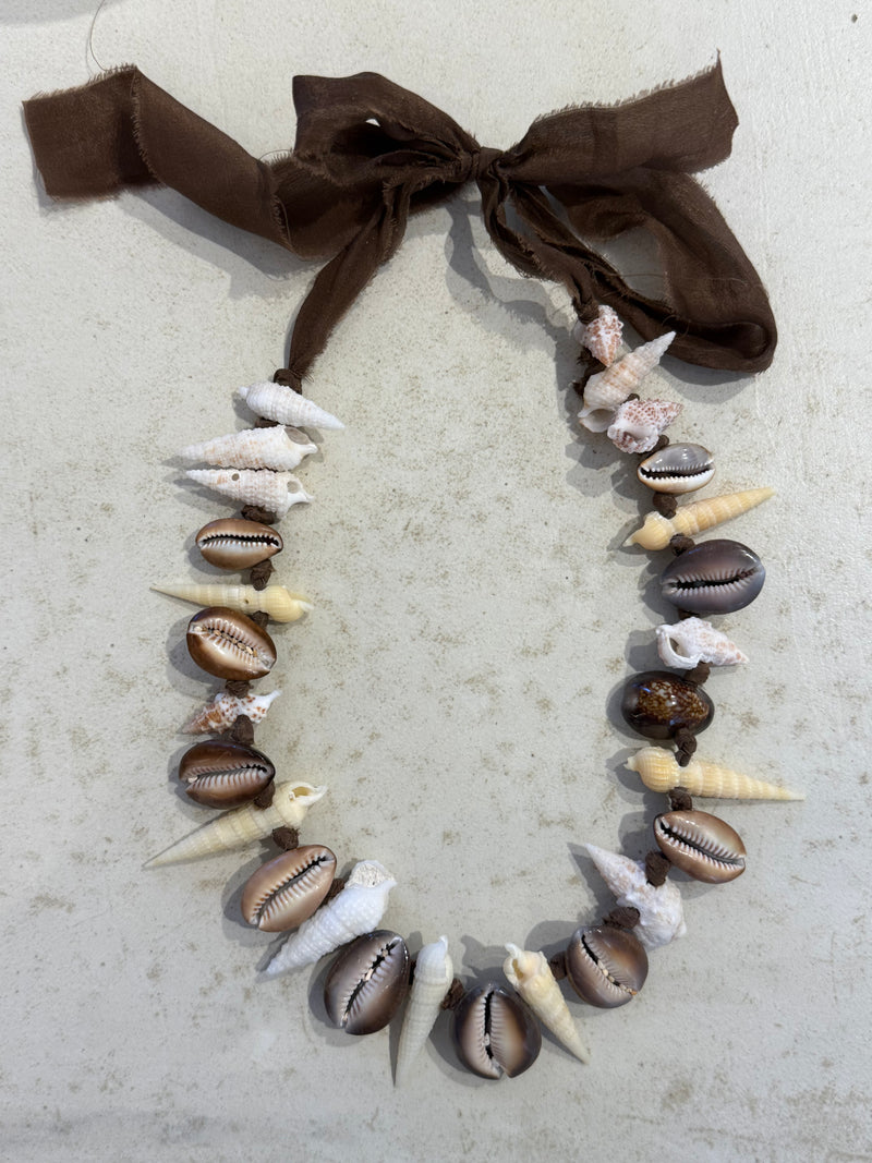 Shell necklace by Cheyenne