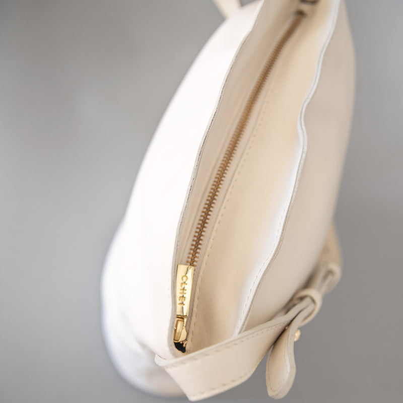 Makena in Creme leather