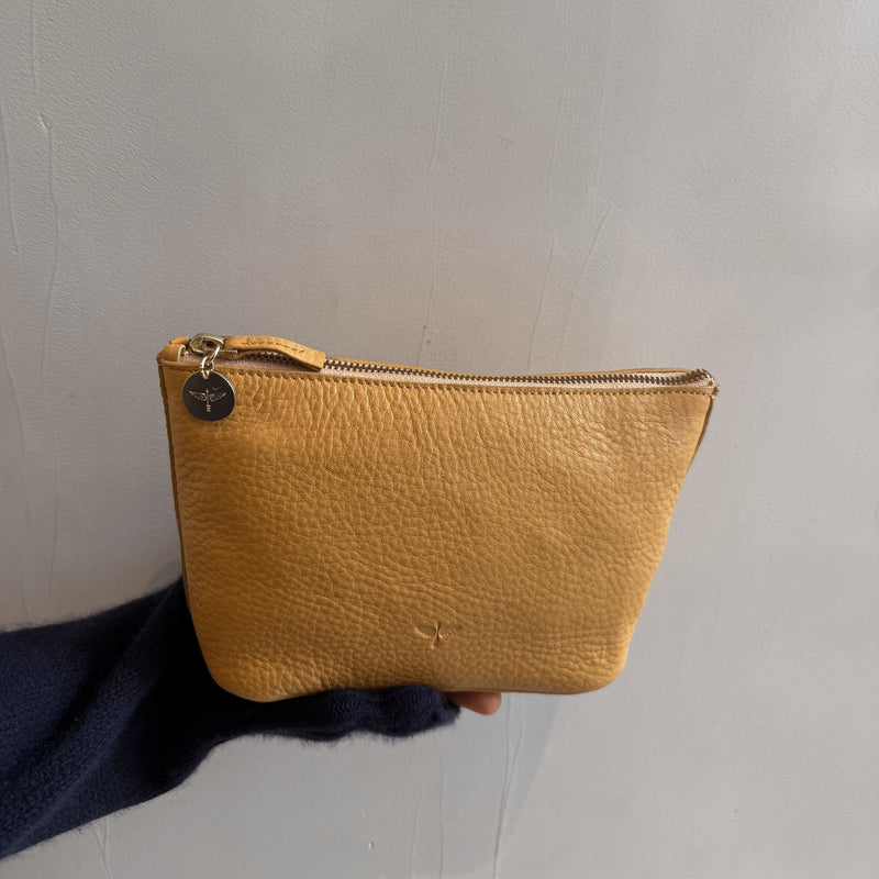 Lani in Tan- clutch