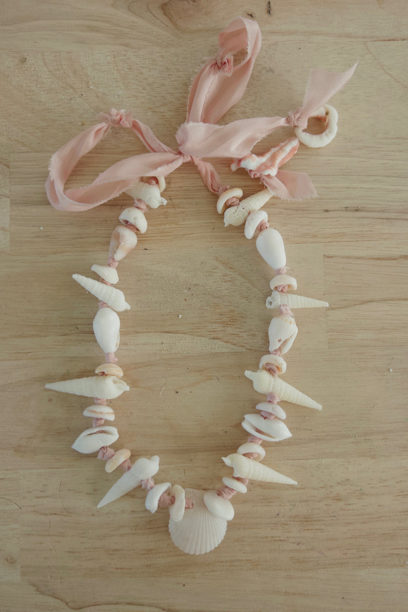 Shell necklace by Cheyenne