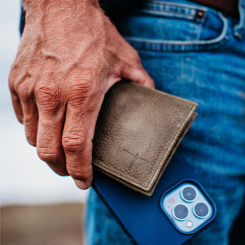 Men's classic wallet in Military on model